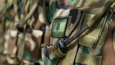 الجيش يواكب سحب جثمان عسكري متقاعد استهدفته دبابة إسرائيلية في ياطر