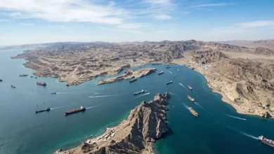 هيئة بحرية: مقذوف مجهول أصاب ناقلة في مضيق هرمز