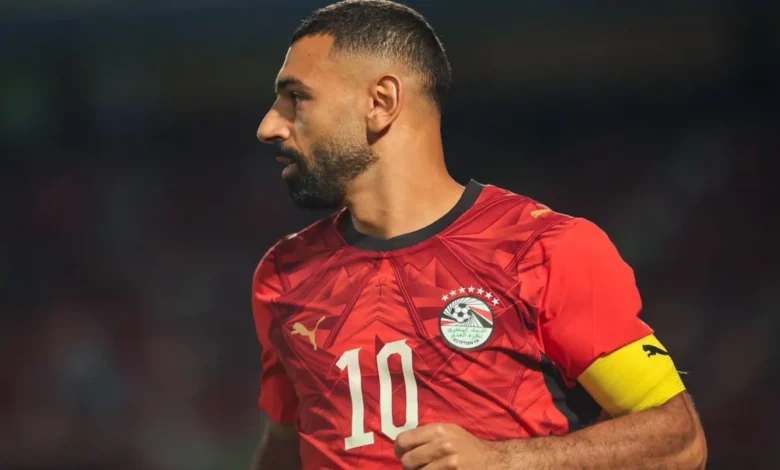 علامات التعجب على وجهه... محمد صلاح يبدي استغرابه من قرار حسام حسن