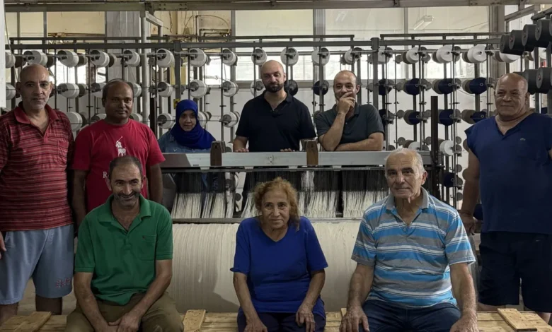 "Qamīs"... معرض يستعيد ذاكرة النسيج من قلب آخر مصنع في لبنان