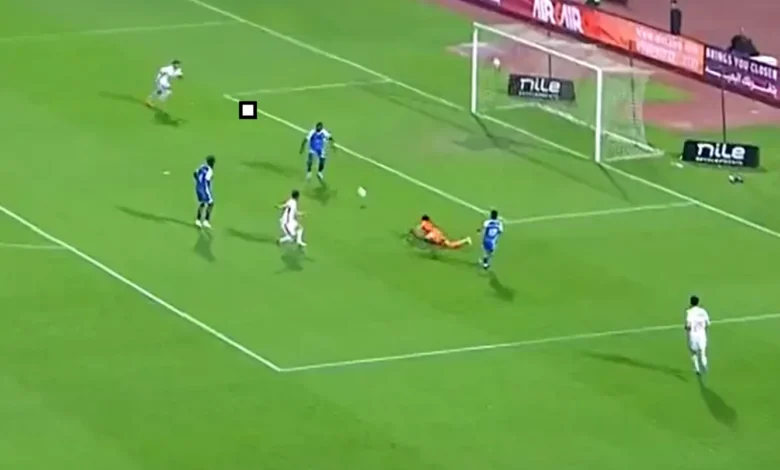 المرمى خال تماماً... مهاجم الميناء يهدر أغرب فرصة أمام الزمالك (فيديو)