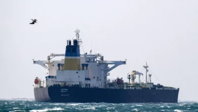 أساطيل بلا عنوان... كيف تنقل "الناقلات الشبح" نفط الدول الخاضعة إلى عقوبات؟