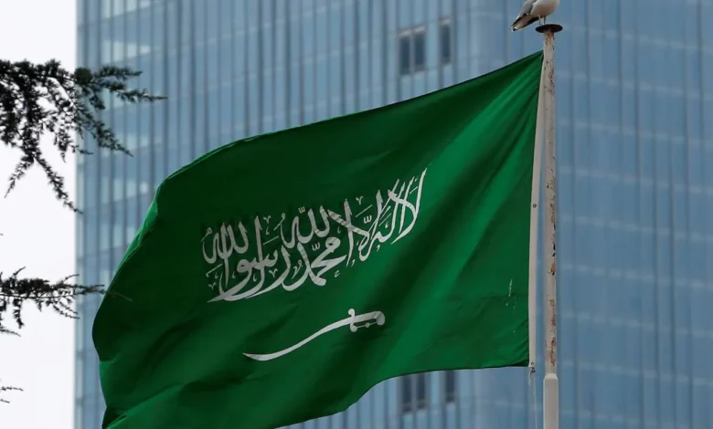 بلومبرغ: السعودية تنوّع مصادر التمويل وتدرس قرضاً بـ8 مليارات دولار