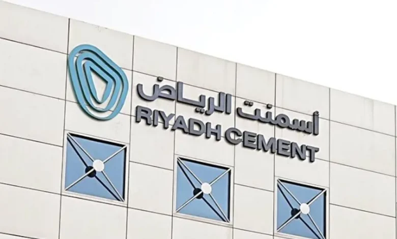 أسمنت الرياض توسّع الأتمتة والطاقة الشمسية لدعم الربحية وخفض الكلفة