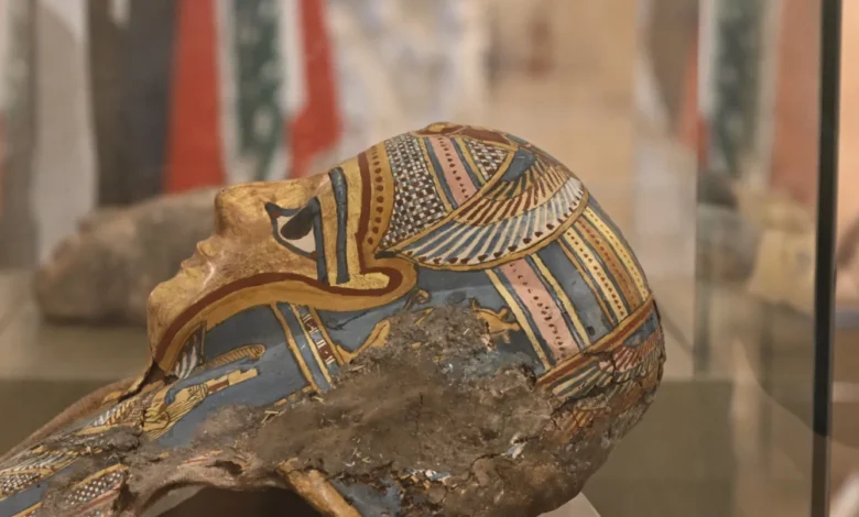 إحباط تهريب قطع فرعونية... لبنان يعيد إلى مصر آثاراً مهربة (صور)