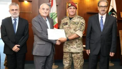 وزير الدفاع اللبناني يوزّع شهادات دورة مكافحة الفساد على ضباط المفتشية