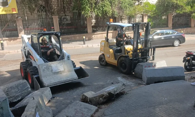 بلدية بيروت تواصل إزالة العوائق في شوارع الحمرا ضمن خطة لمعالجة أزمة السير