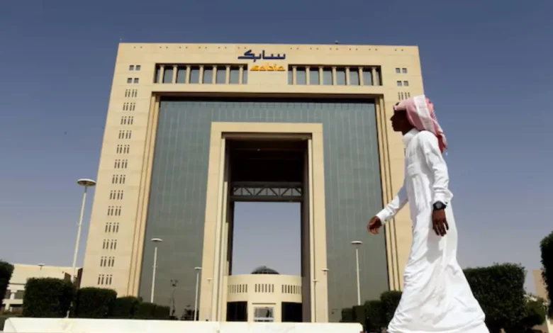 سهم "سابك" يقترب من أدنى مستوياته منذ 2009 وسط ضغوط بيعية متواصلة