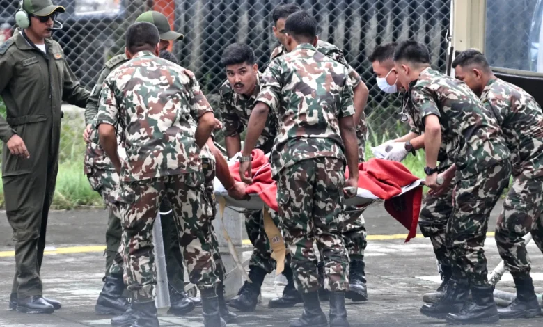 شاهد.. إنقاذ شخصين على قيد الحياة بعد 9 أيام من فيضانات نيبال