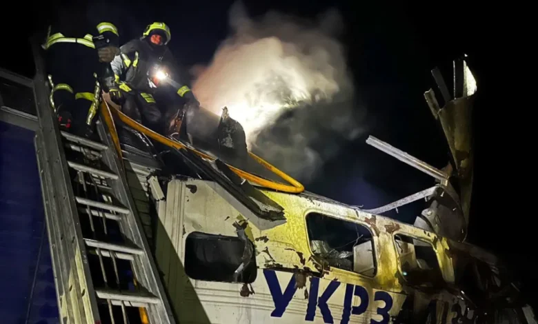 روسيا تكثف هجماتها على أوكرانيا وتعلن استعدادها لمفاوضات جادة