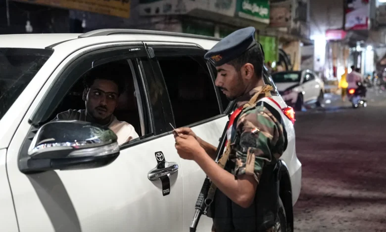 قتلى وغارات وخلايا حوثية.. إليك آخر التطورات في الملف اليمني