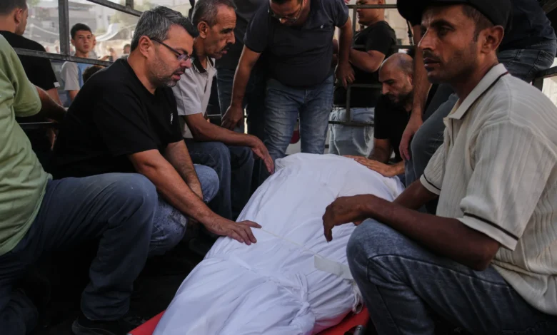 شهيدان ومصابون في قصف وإطلاق نار للاحتلال بمدينتي غزة ودير البلح