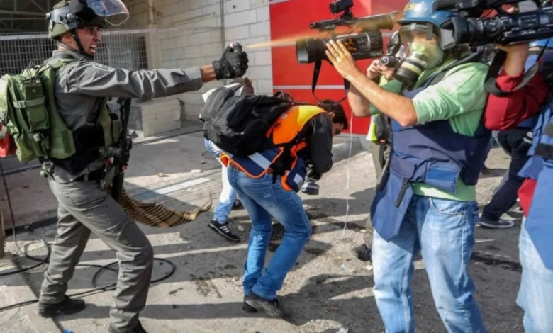 "الملف السري" و"التحريض".. سلاحا إسرائيل لقمع الصحفيين الفلسطينين