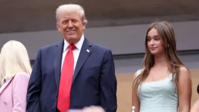 شابة فاجأت وفد الصين بالبيت الأبيض.. وغنت له طفلة قبل سنوات