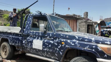 غارات على مواقع الحوثيين بتعز والعليمي يشدد على استعادة المبادرة بالساحل الغربي