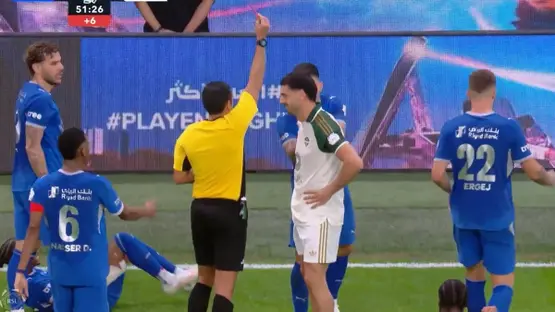 بعد استفزاز النصر.. ديميرال يطرد أمام الهلال