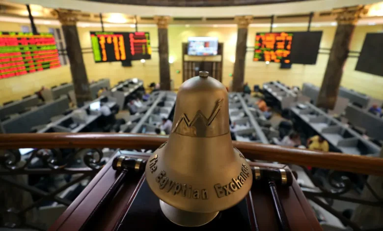 الضغوط البيعية تحول اتجاه مؤشرات البورصة المصرية على المدى القصير