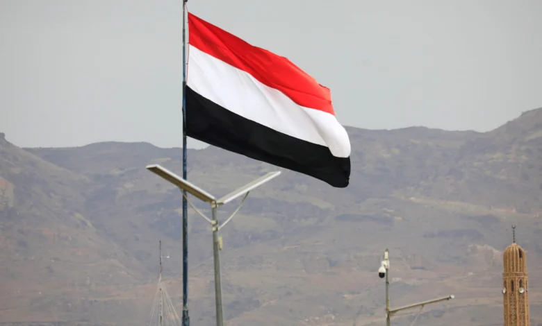 تكتل يمني: التراجع بالساحل الغربي ليس نهاية المعركة وندعو لاستعادة صنعاء