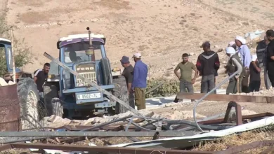 الاحتلال يهدم مساكن في خربة التبان بمسافر يطا ويشرد عشرات الفلسطينيين