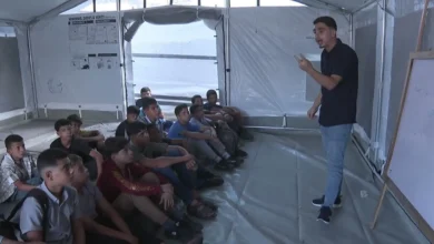 بعد انقطاع 3 سنوات.. خيام النزوح تحتضن مئات الآلاف من طلاب غزة