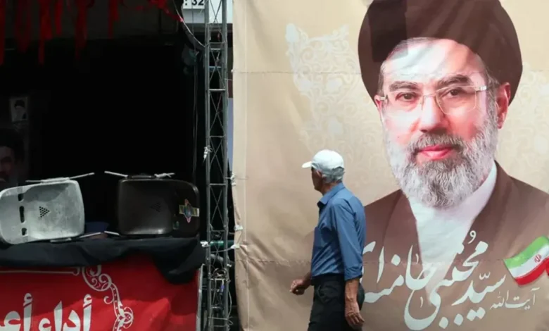 بعد عامين على اغتياله... ماذا قال خامنئي عن نصرالله؟