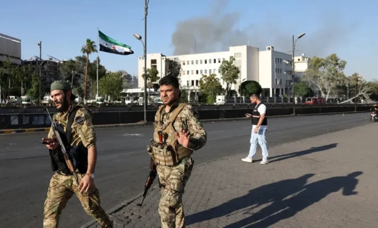 بينهم عنصر في "حزب الله"... القضاء اللبناني يدّعي على 14 شخصاً بالتخطيط لهجمات في سوريا