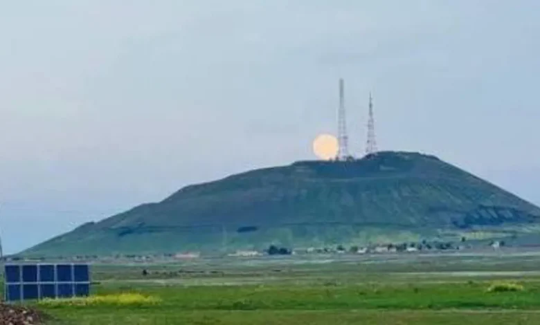 بالفيديو- أبخرة قرب جبل كوكب في الحسكة بعد هزّة... هل عاد نشاطه البركاني؟