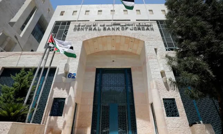 البنك المركزي الأردني يرفع الفائدة 25 نقطة أساس وسط تسارع التضخم