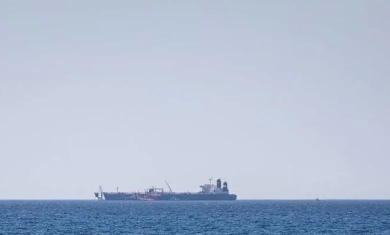 ناقلة بنمية تتعرض لإصابة مجهولة المصدر قبالة العراق