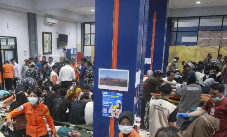 إندونسيا تبدأ تعديل وضع سفينة بعد غرقها... و129 شخصاً ما زالوا مفقودين