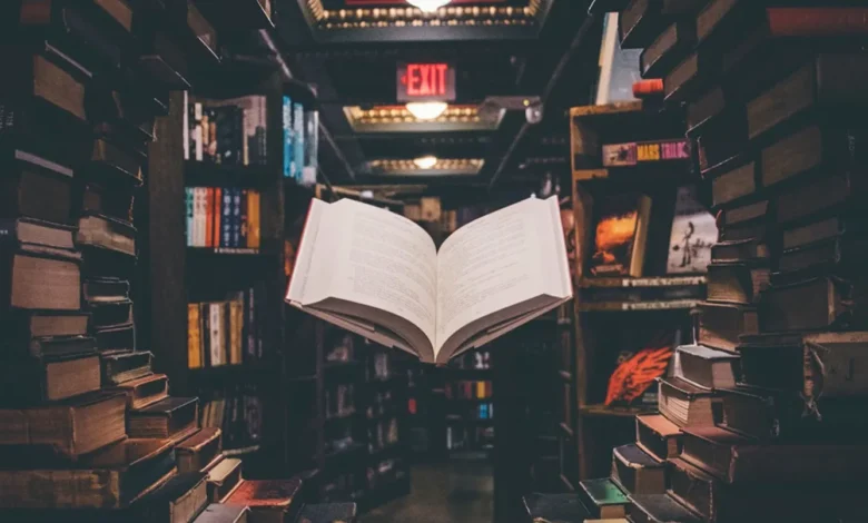 لو كان بإمكانك أن تعيش داخل كتاب، أي عالم تختار؟