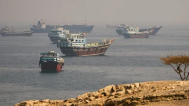 هيئة بحرية: مقذوفات تصيب ناقلة نفط خارج مضيق هرمز