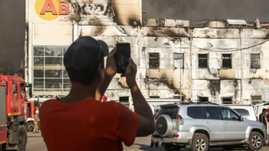 هجمات متبادلة.. 4 قتلى في كييف وحريق بميناء روسي رئيسي