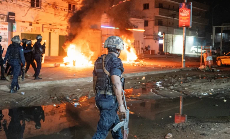 هل تنجح الوعود في إطفاء أزمة الكهرباء في غامبيا قبل الانتخابات؟