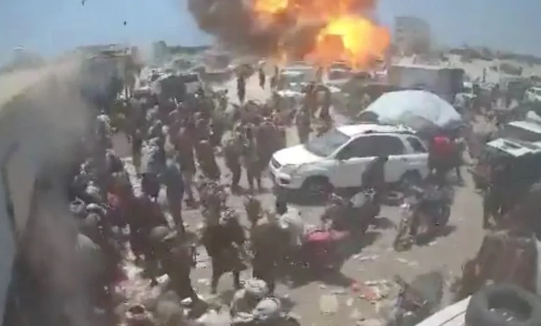 اليمن مباشر.. القوات الحكومية تكثف ضرباتها على الحوثيين وأزمة النزوح تتفاقم