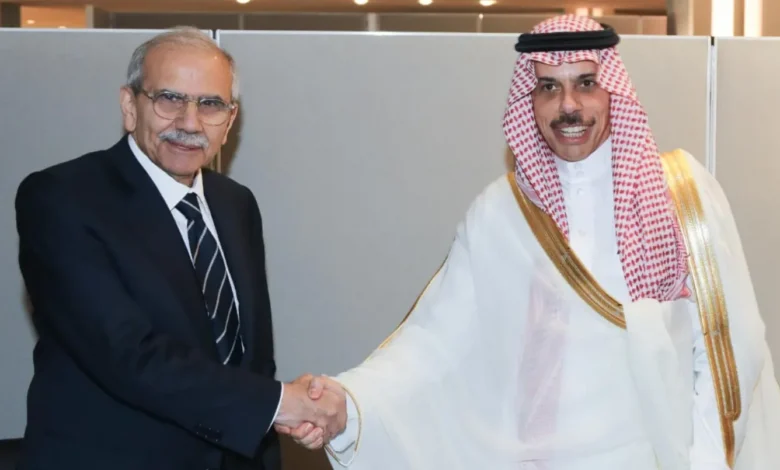 لقاء بين سلام وبن فرحان في نيويورك (صور)