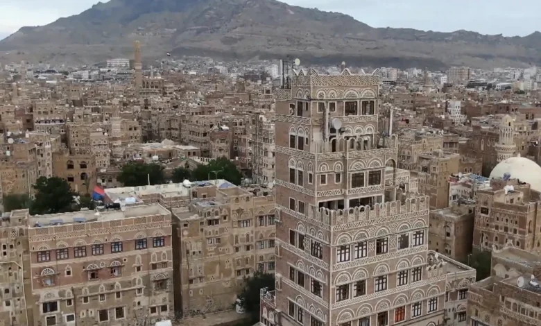 صور فضائية تكشف فتح أنفاق وبناء منشآت بموقع جبلي في صنعاء