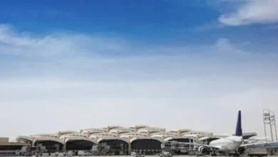 بعد استهداف المطارات السعودية… إلغاء رحلات وتمديد تعليق الطيران