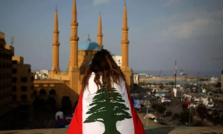 بين الأمل واليأس... كيف يرى الشباب سبيلاً للخروج من أزمة لبنان؟