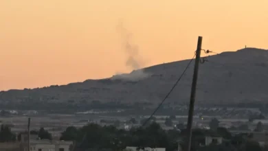 الاحتلال يحتجز شابا في جباتا الخشب ويفرج عن اثنين آخرين في القنيطرة