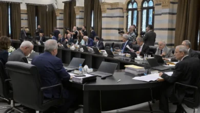 خمسة ليترات بنزين وفروقات عائلية… ماذا تحمل قرارات الحكومة اللبنانية؟