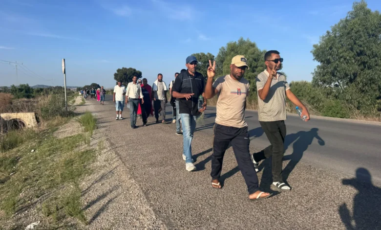 "مسيرة الكرامة".. الشرطة التونسية تمنع حراك العاطلين عن العمل من دخول العاصمة