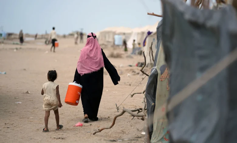 أوبئة وجرحى ونازحون بلا رعاية.. هكذا تكتمل مأساة اليمن