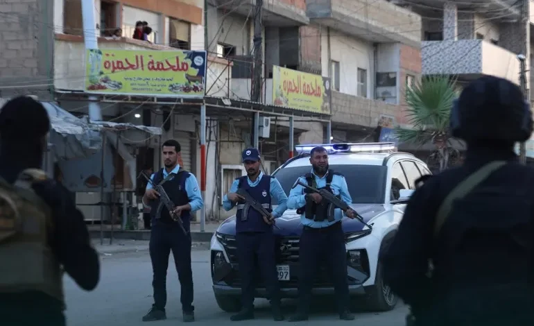 الأمن الداخلي ينتشر في شوارع الحسكة تطبيقا لقرار حظر حمل السلاح