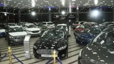 الدولار والشحن يشعلان أسعار السيارات في مصر.. و"الأوفر برايس" يعود