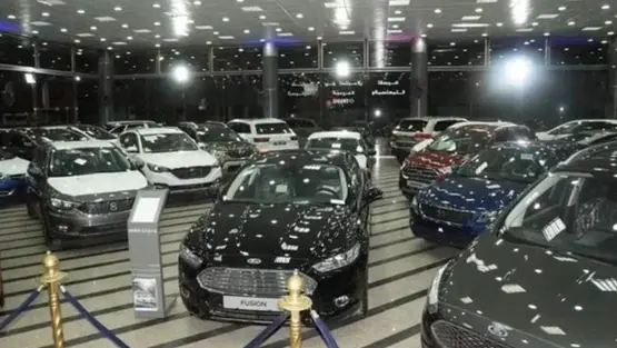 الدولار والشحن يشعلان أسعار السيارات في مصر.. و"الأوفر برايس" يعود