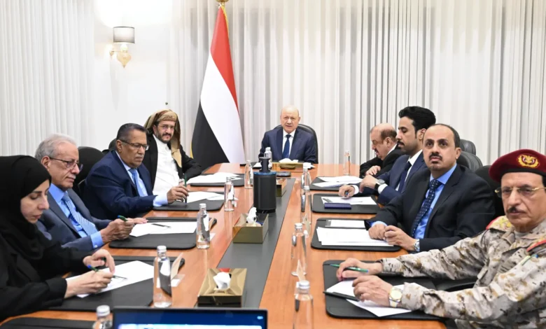 من البحر إلى الجو.. ماذا وراء التحذير اليمني لمجلس الأمن من أسلحة الحوثيين؟