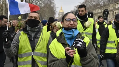 مظاهرات الطلبة وعودة السترات الصفراء.. فرنسا تترقب موجة احتجاجات واسعة السبت