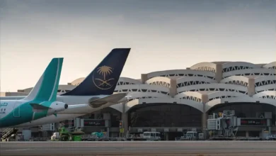 السعودية تمدد تعليق العمليات بمطار الرياض وتتصدى لاستهداف جديد