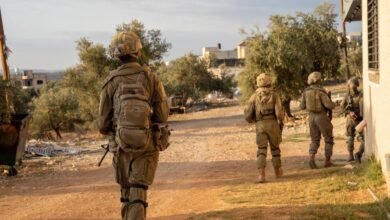 الجيش الإسرائيلي: اعتقال مشتبهين ومصادرة أسلحة وأموال في الضفة الغربية